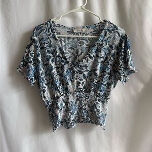 Women’s Blue Floral V-Neck Short Sleeve Top